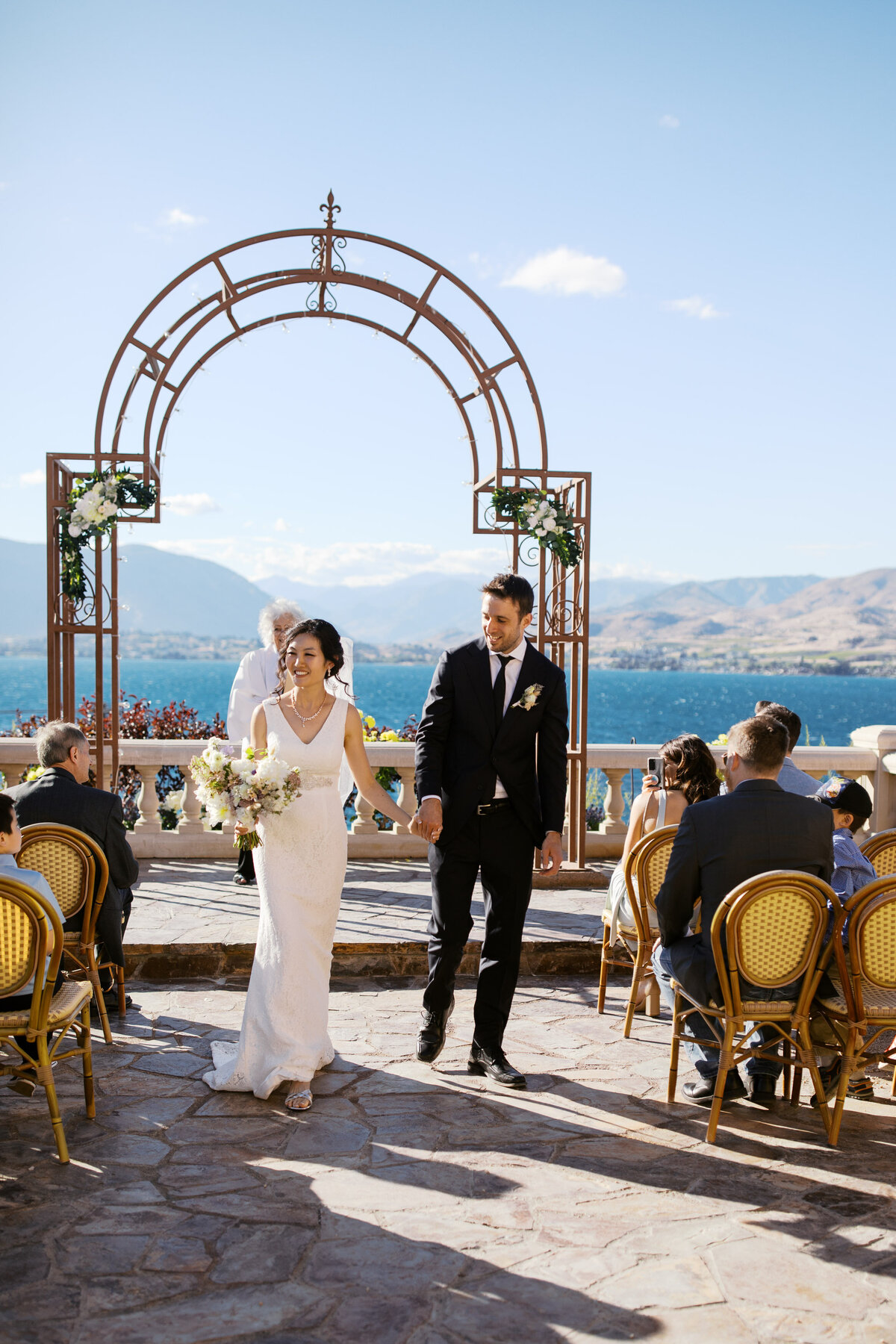 Lake Chelan wedding ceremony