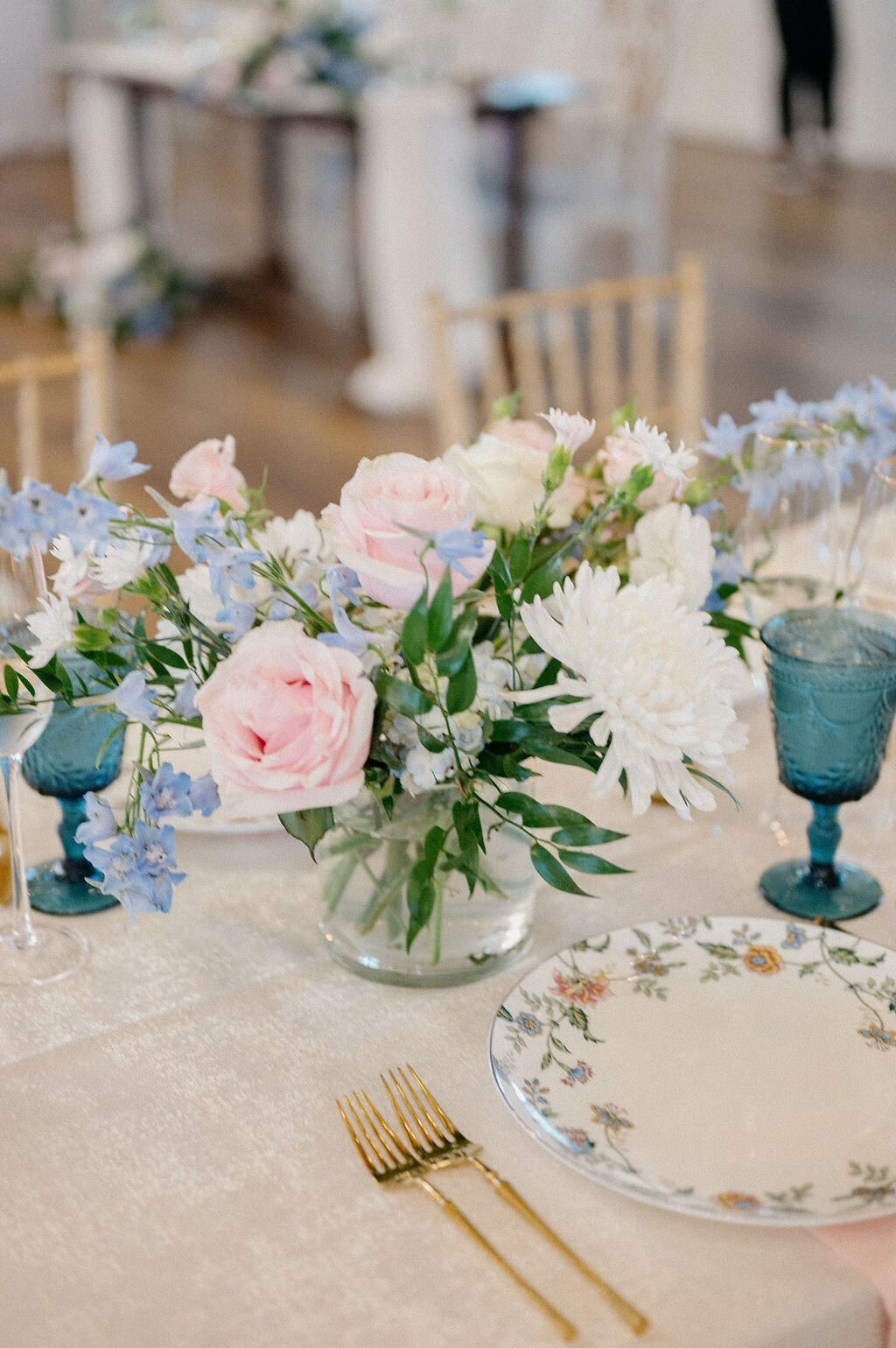 Colorful dining table in a wedding