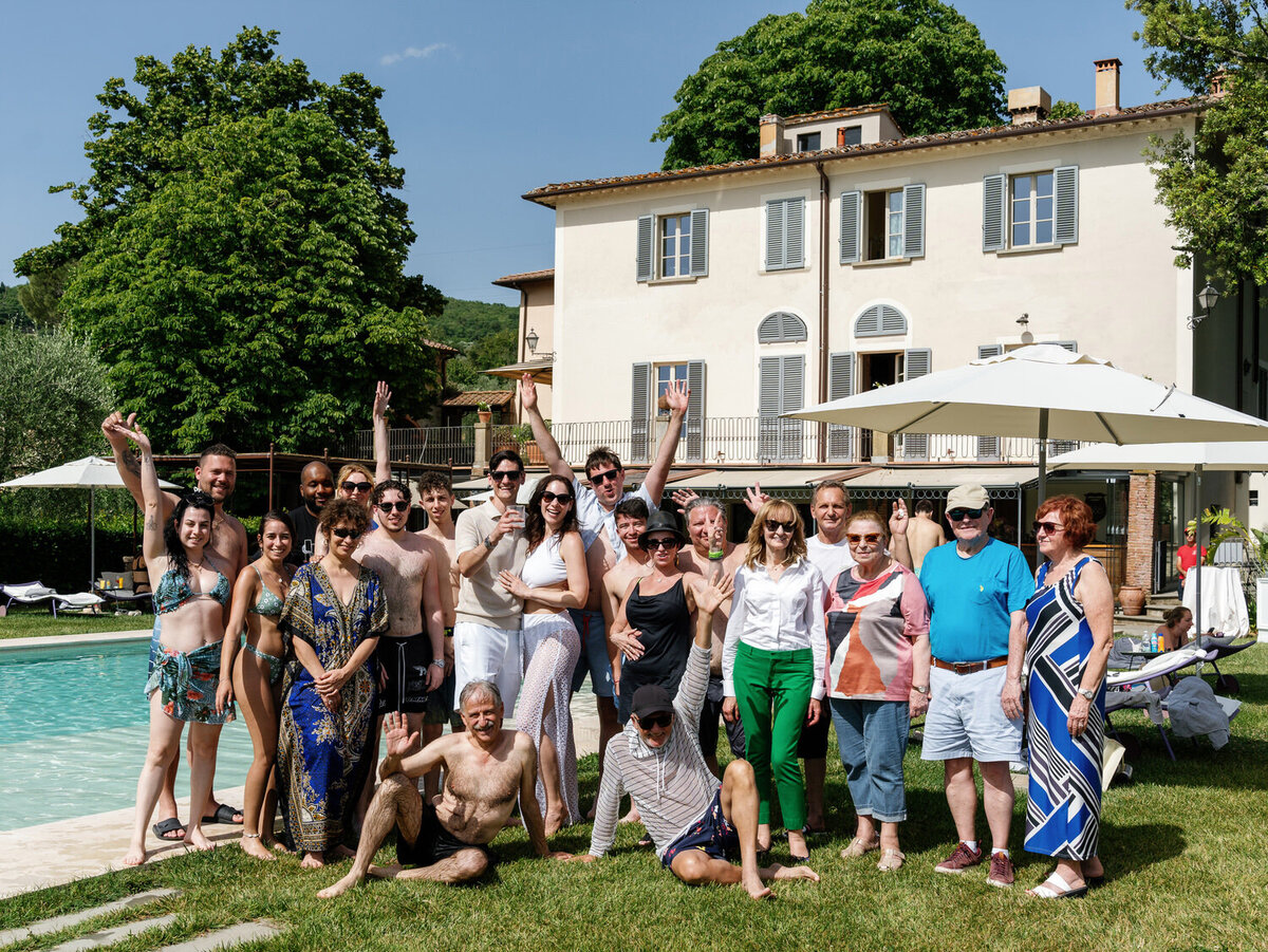 50-Group-Photo_by_the-Pool-Italy