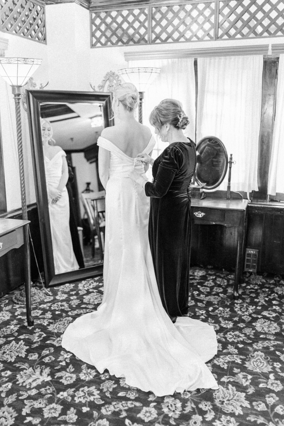 Wellshire Denver Colorado Classic Winter Wedding Elena Spraguer Photography 0012