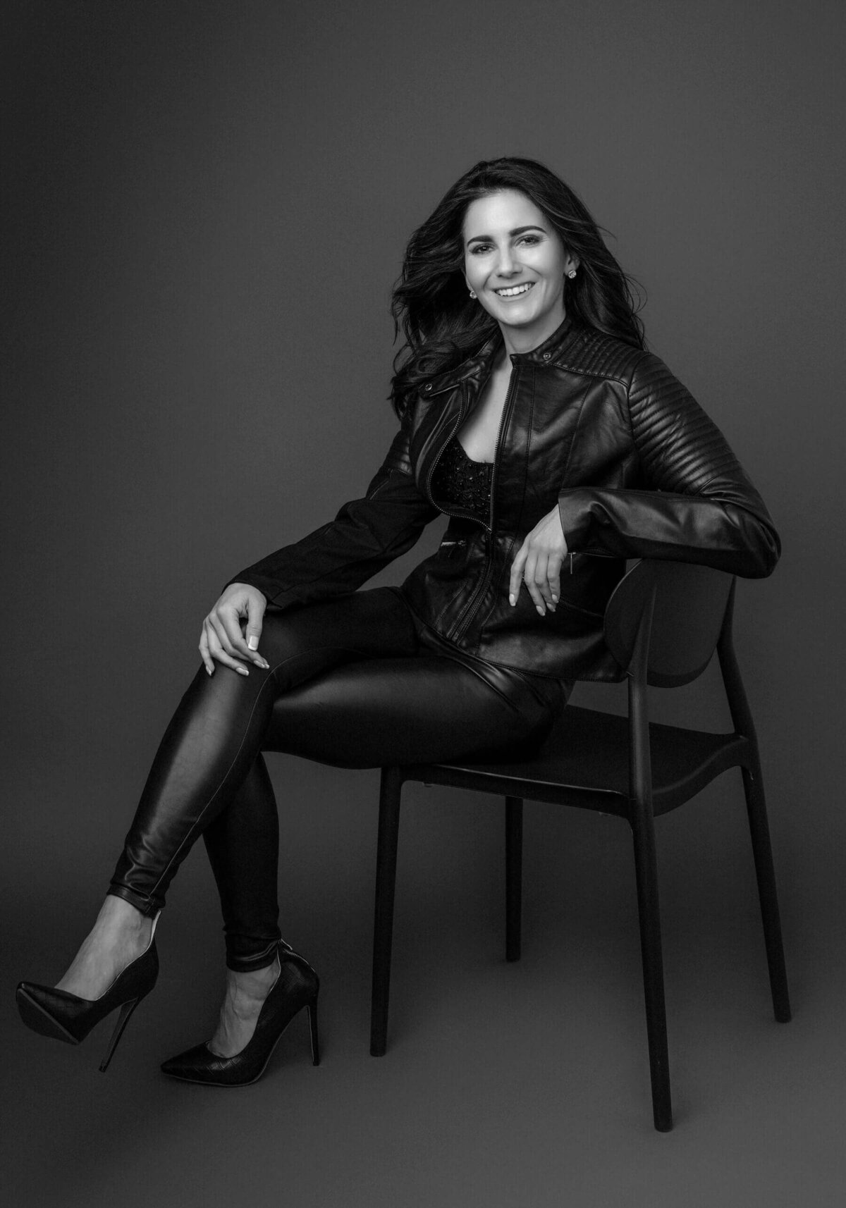 Powerful and Confident Portrait – A modern woman exuding strength in a studio setting.