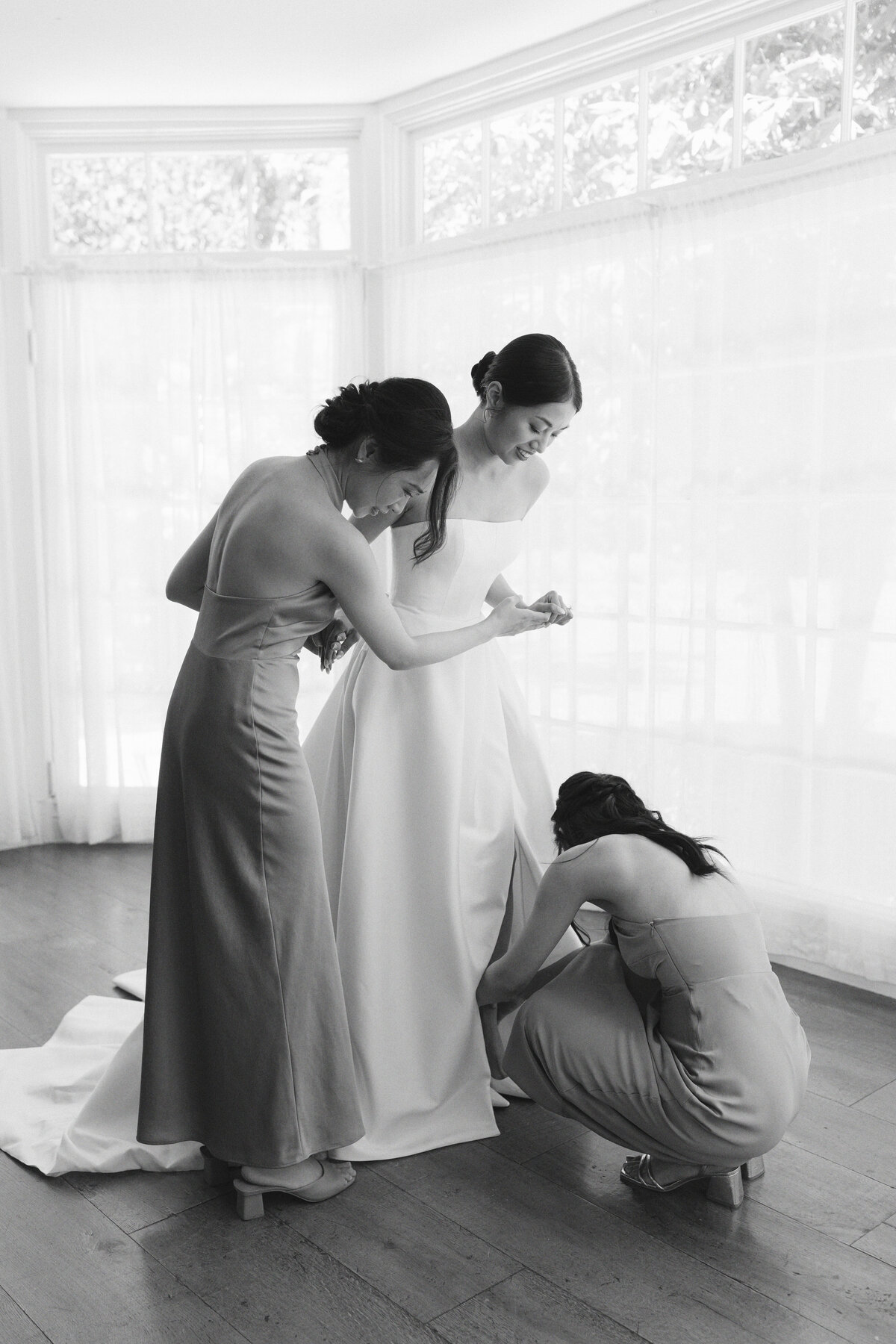 aimee-leo-getting-ready-olive-and-oath93