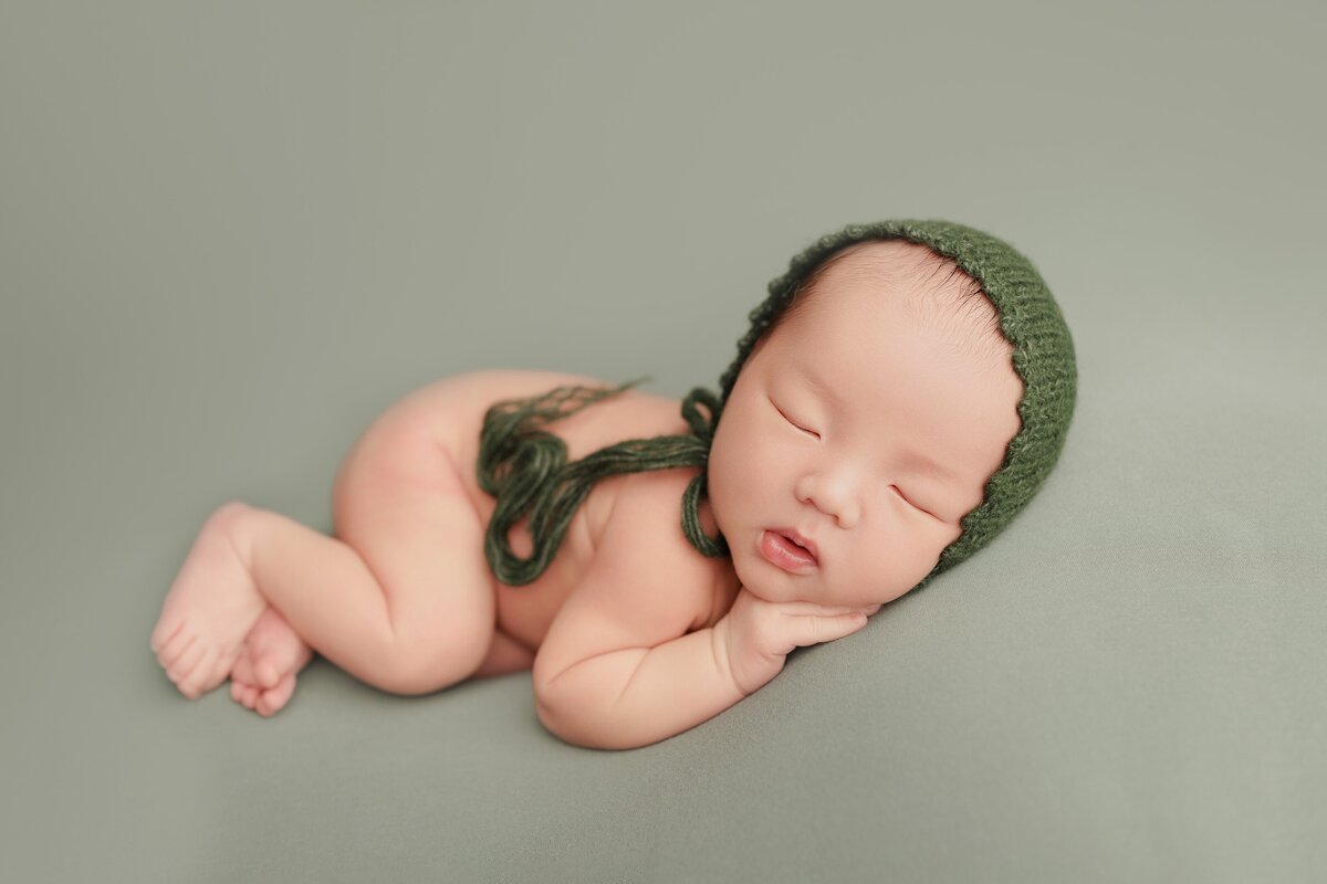 Beautiful newborn portraits in Elk Grove and Sacramento, capturing your baby's precious moments with simple elegance. Book your session today