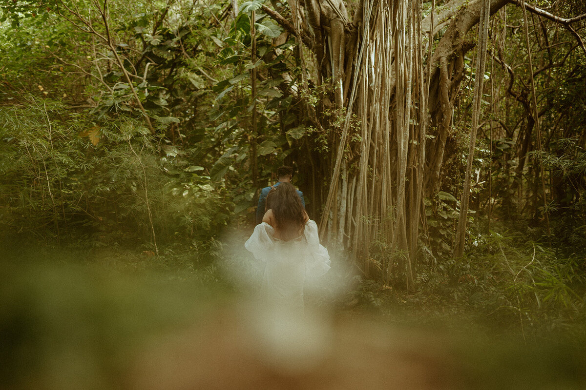 34hawaii elopement photography emilee setting photo oahu elopement packages
