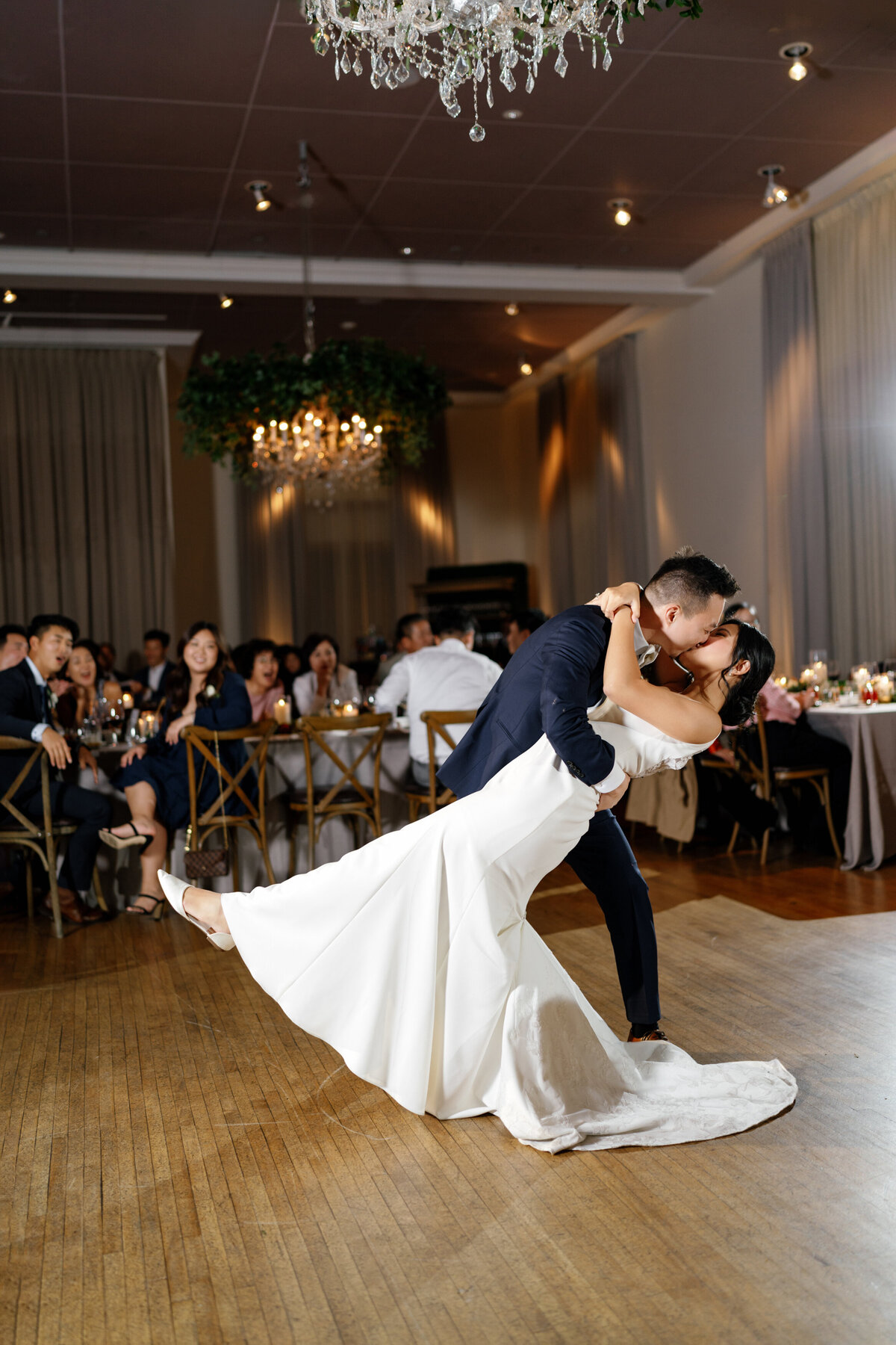 Aspen-Avenue-Chicago-Wedding-Photographer-Ivy-Room-Korean-Elegant-Modern-Romantic-Timeless-Jenny-Yoo-Elegant-Event-Lighting-City-True-To-Color-Photojournalism-121