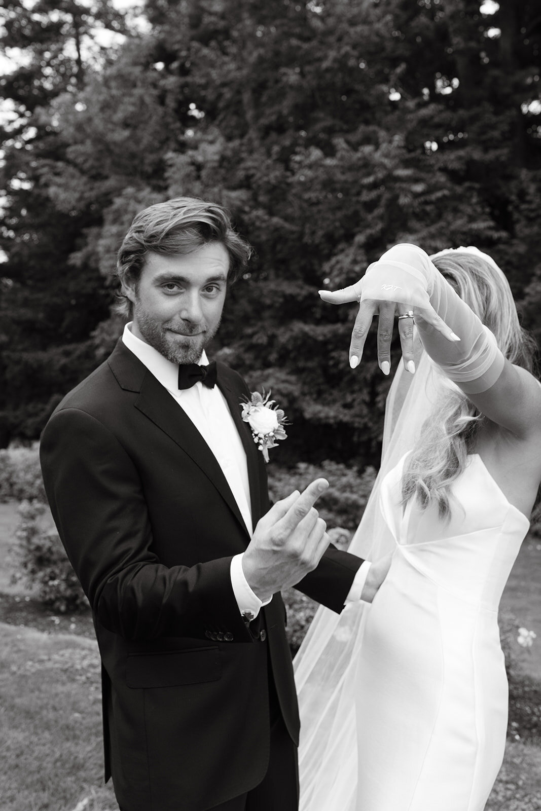 newlyweds-portrait-windridge-estate