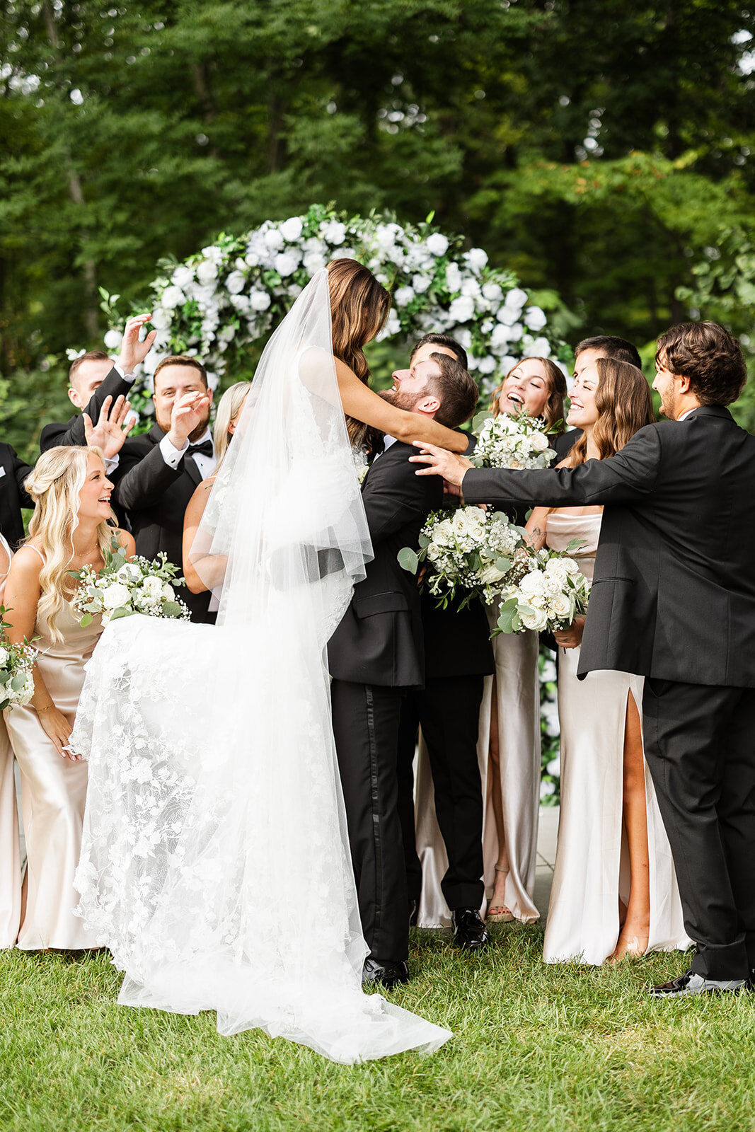 Best Cleveland Luxury Wedding Photographer LIndsey Ramdin LAR Weddings Pittsburgh Wedding Photographer Ohio Romantic Weddings112