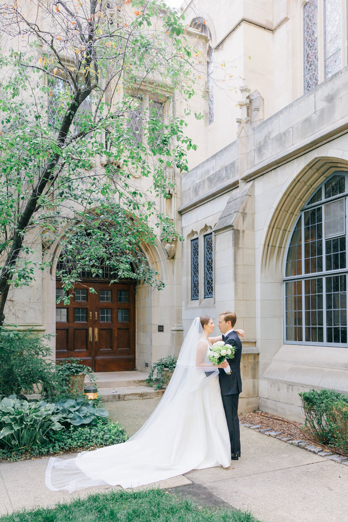 Lexi Benjamin Photography_Reynolds Chicago History Museum Wedding_07.06.24-155