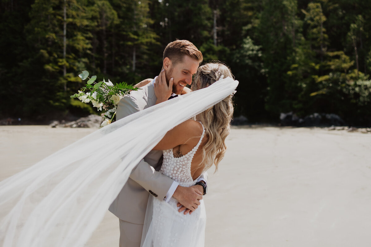 Jessica-Rae-Schulz-Edmonton-Alberta-Tofino-British-Columbia-Wedding-Elopement-Photographer-Love-Beach-Boho-Candid-11
