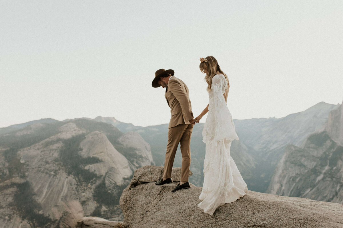 with-the-wandering-yosemite-glacier-point-vow-renewal-3