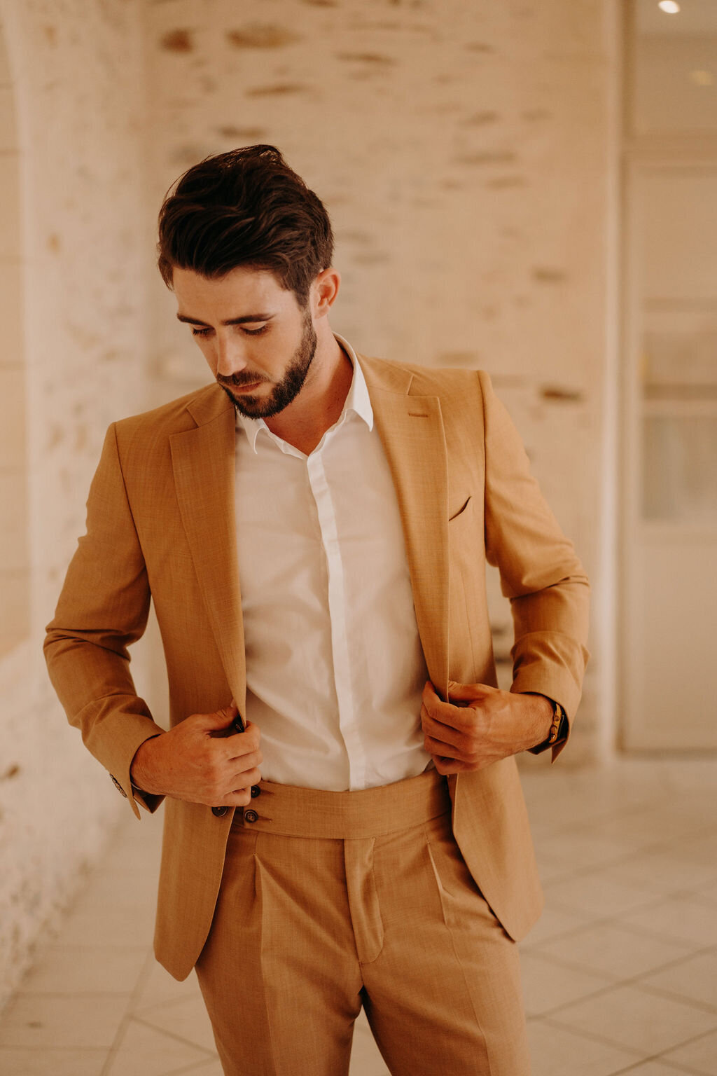 marie-costume-beige