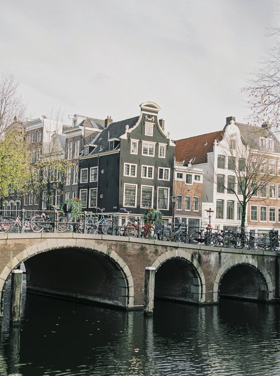 Engagement photos in Amsterdam by Fine Art Photographer Michelle Wever Photography_0012