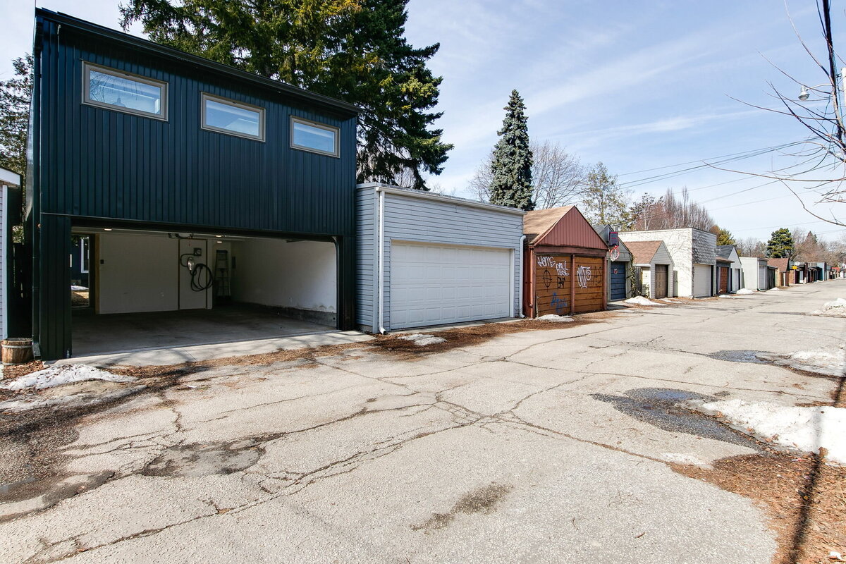 63-web-or-mls-75_003_Garage