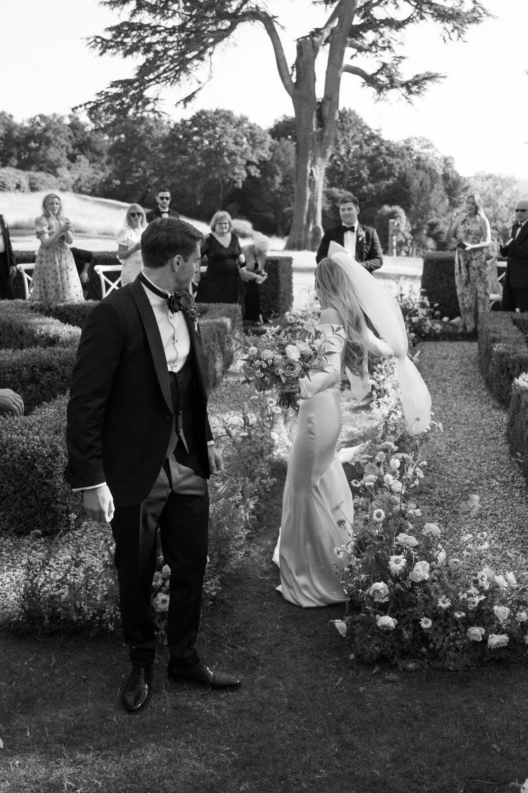 Flora_And_Grace_Analog_35mm_Editorial_Wedding_Photographer (1 von 1)-5