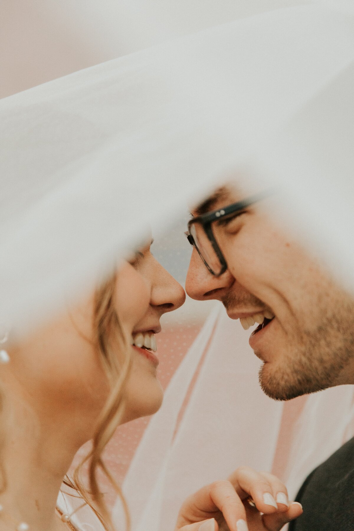 Niagara-Falls-Wedding-Couple-93