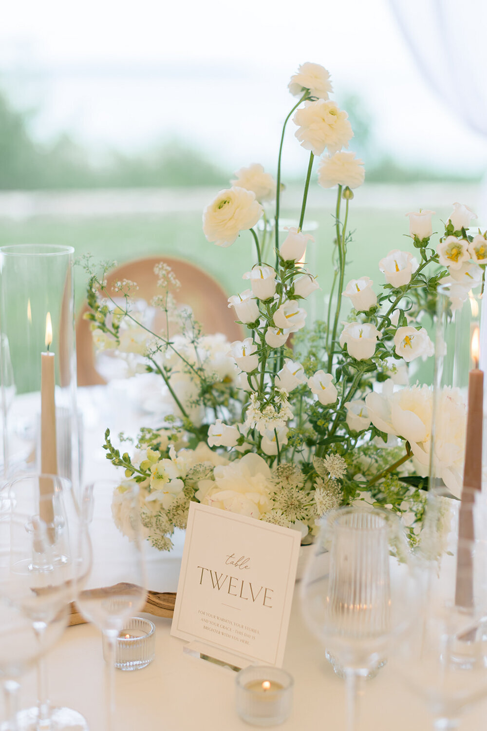 modern-romantic-wildflower-wedding-centerpiece-willow-inn