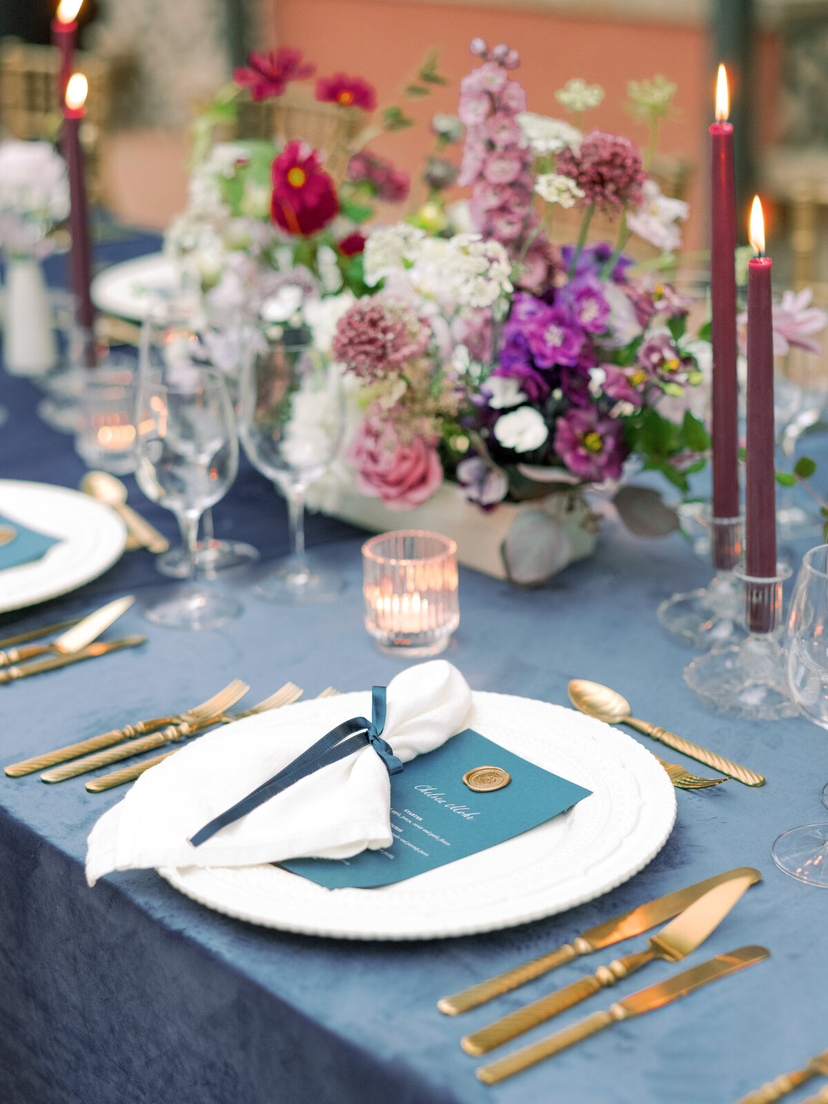 casa-dos-penedos-portugal-wedding-summer-blue-purple-reception-table-ideas