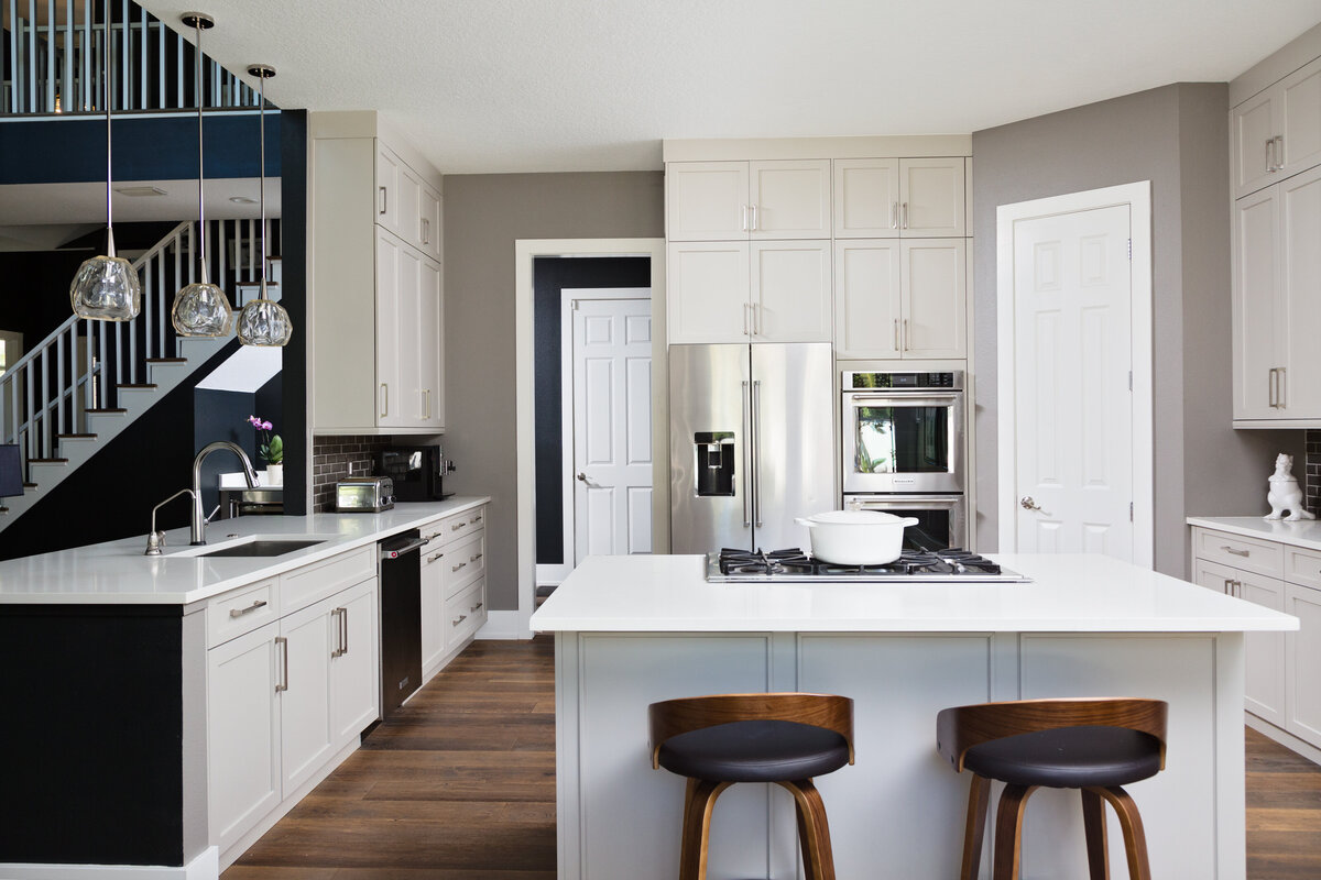 Elegant White Kitchen Cabinets and Brown Breakfast Stools
