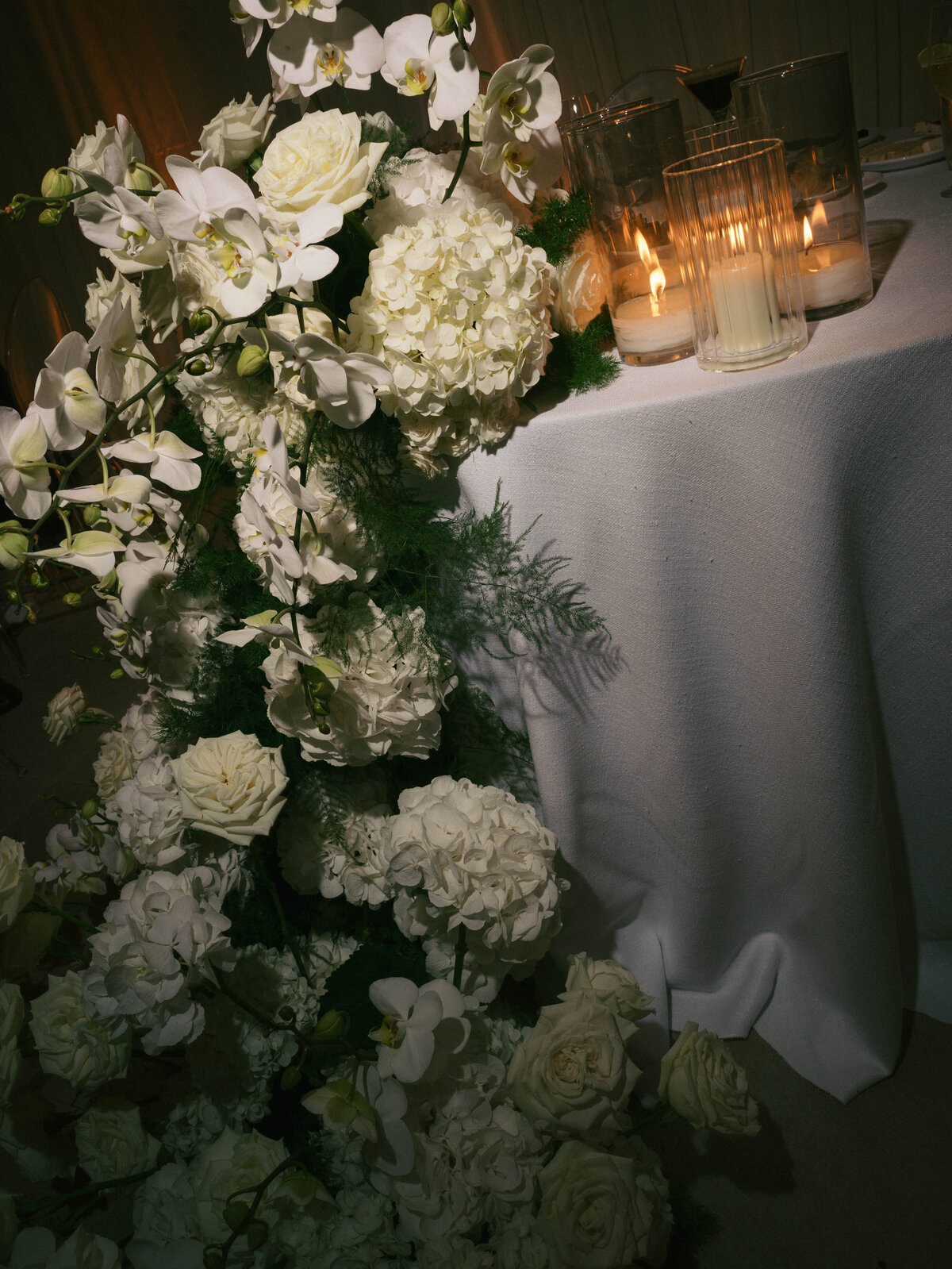 white-wedding-flower-tablescape-newport-rhode-island