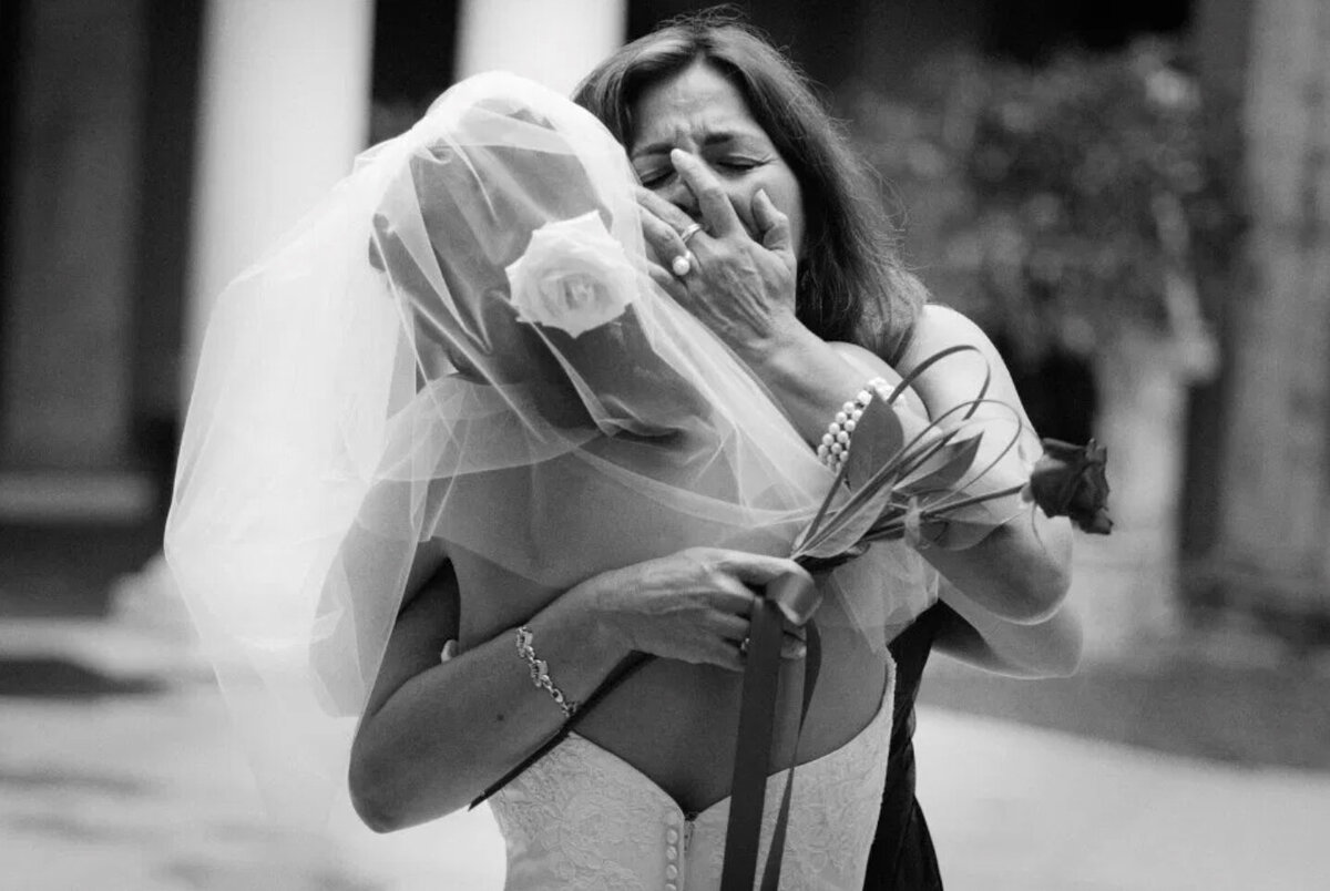 emotional_wedding_photo