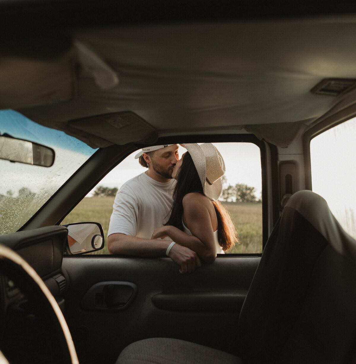 Wildflowercouplessessionwithtruck_emilyarwinephoto-134