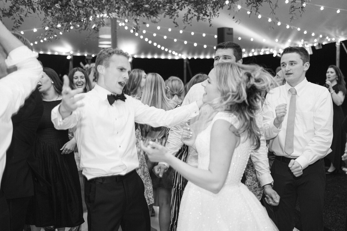 connecticut-backyard-tented-wedding-photo_0061