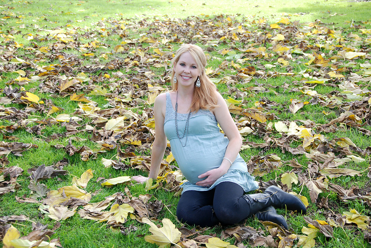 Outdoor Maternity Photos Poses