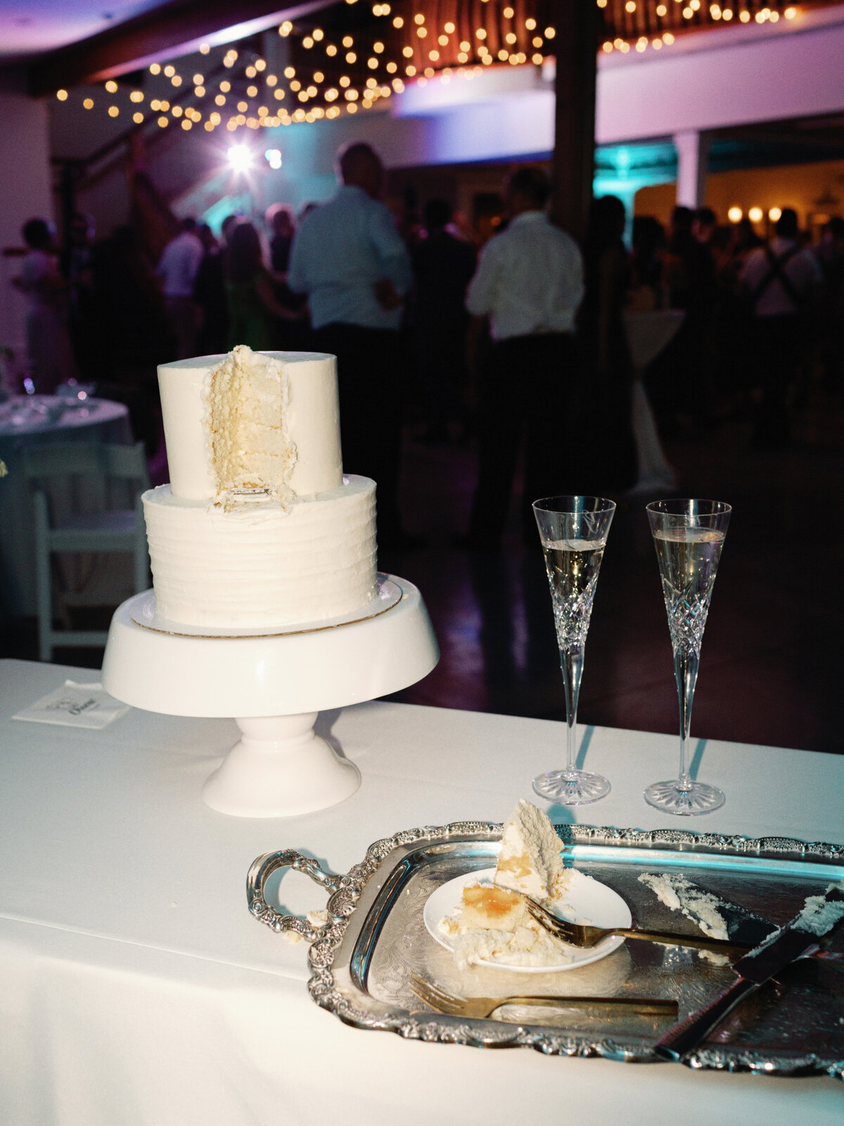 wedding-at-oswego-hills-vineyard-winery-portland-oregon-by-the-tenneys-photography-47