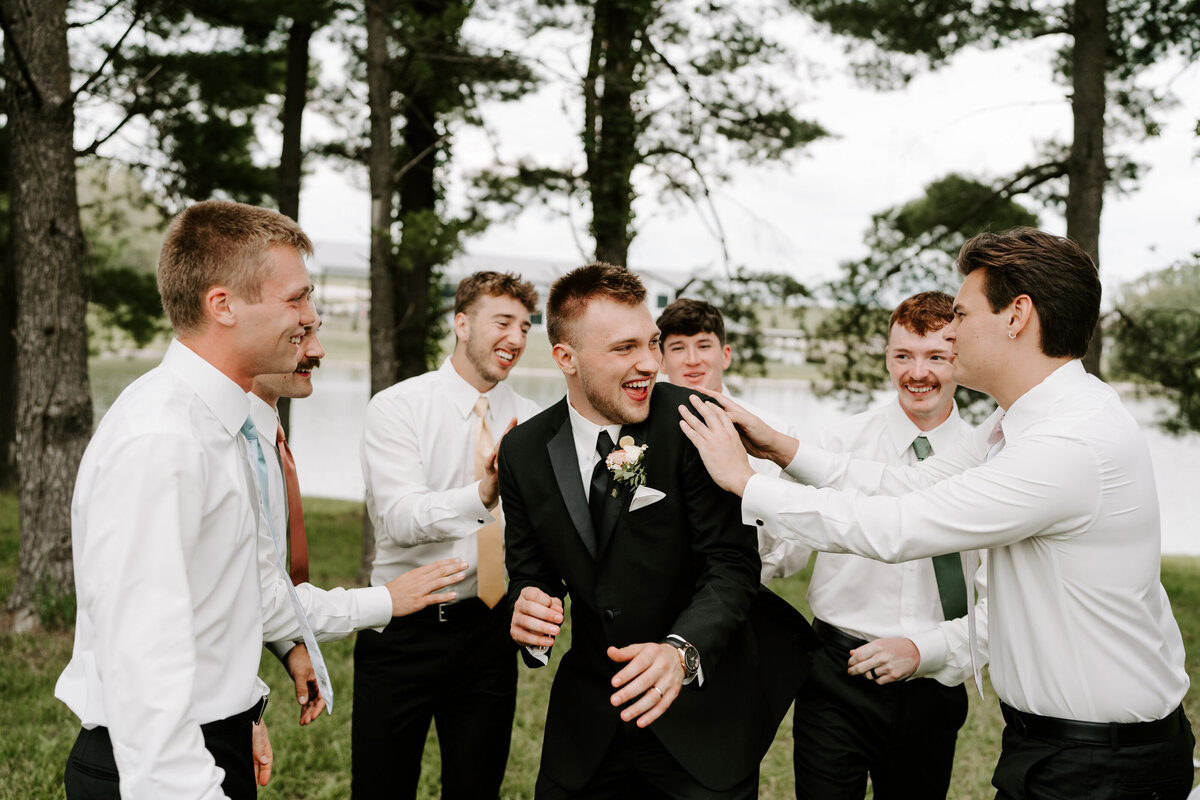 kraber-the-gathering-grounds-iowa-wedding-69