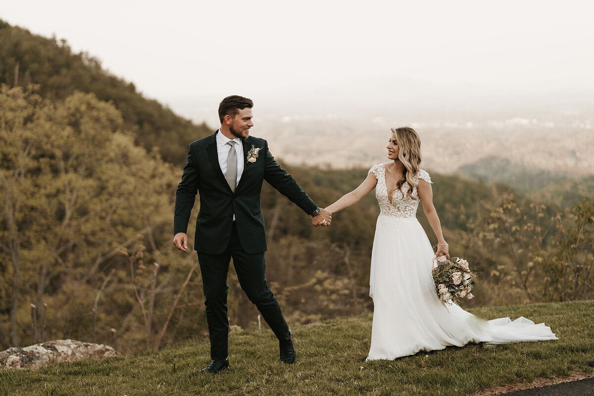 gatlinburg-tn-destination-wedding-venue-bride-style