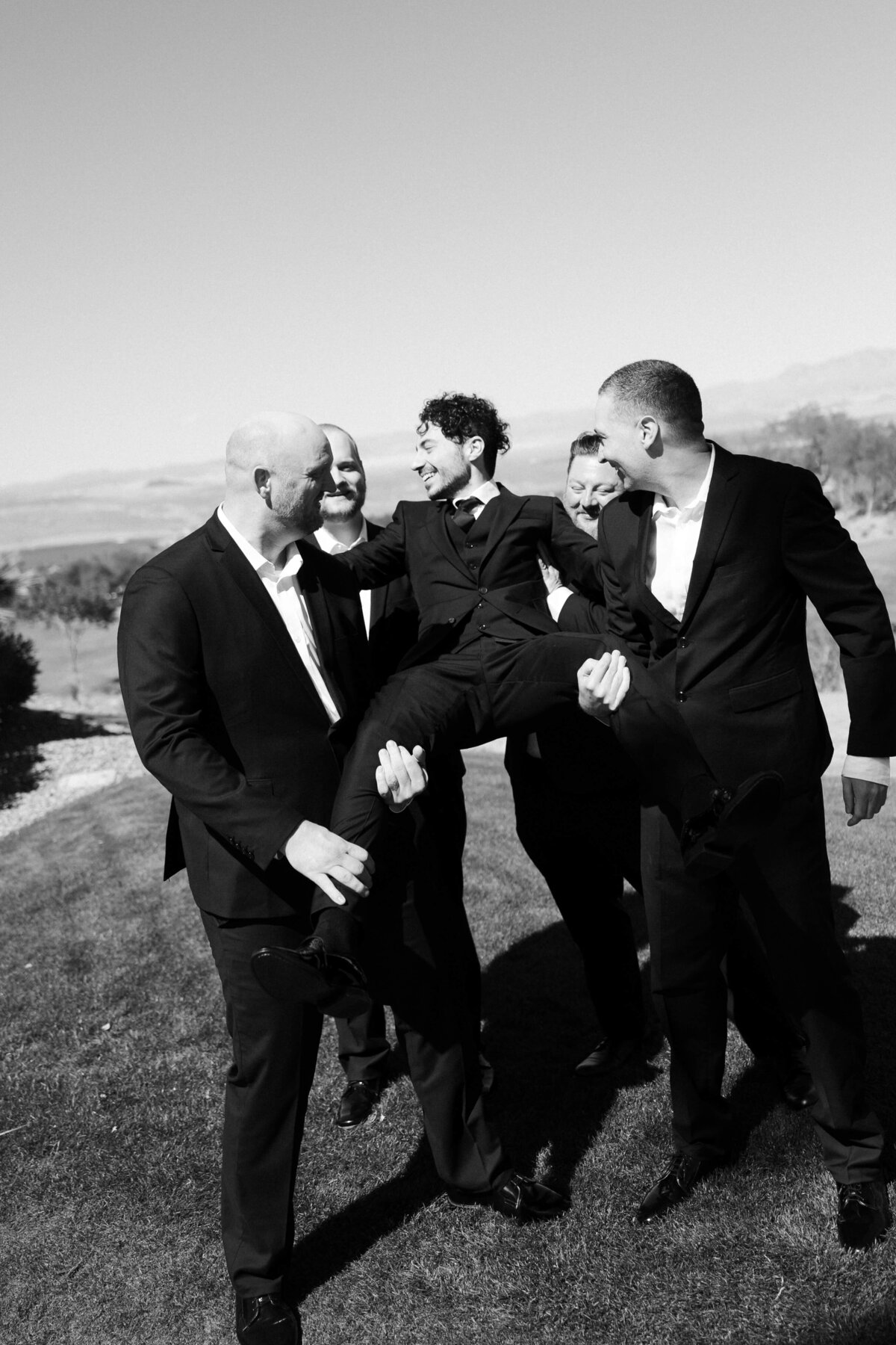 15_riskyexposure_marley-simon_las-vegas-elopement-photography