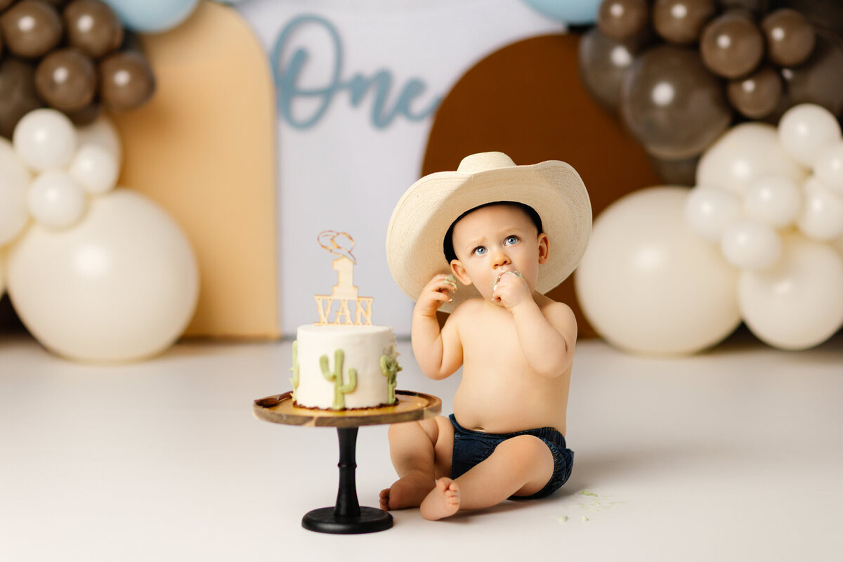 Bentonville AR newborn photographer, newborn photography in Bentonville AR, newborn photography near me