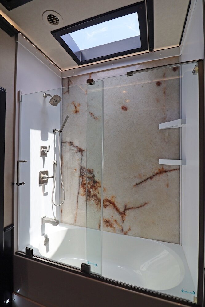 luxury-living-quarter-horse-trailers-trail-boss-conversions-bathrooms-3