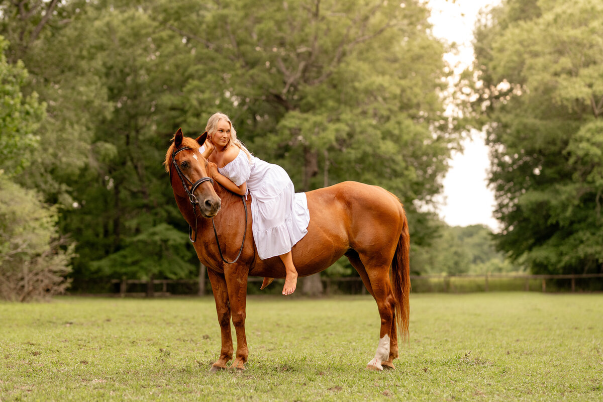 Pretty horse and rider photoshoot during the summer near Birmingham, Alabma.