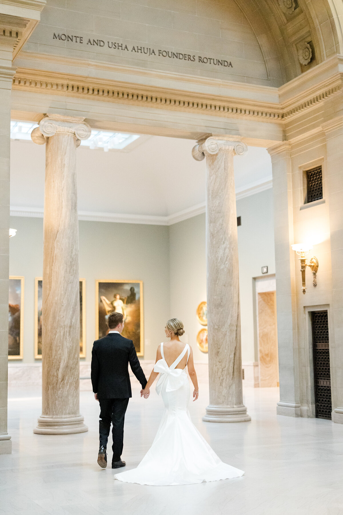 The Cannons Cleveland Ohio Wedding Engagement Photographers Timeless Bright Joyful photography Massillon, Akron, Columbus, Destination Courtney the-cannons-photography-cleveland-museum-of-art-wedding-photographers-697