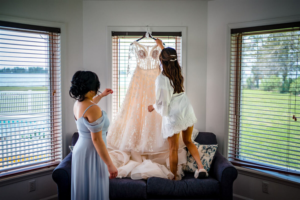 A055-Bride-Pre-Ceremony-Talbot-Country-Club-Easton-MD-Wedding-Photography-by-Bee-Two-Sweet