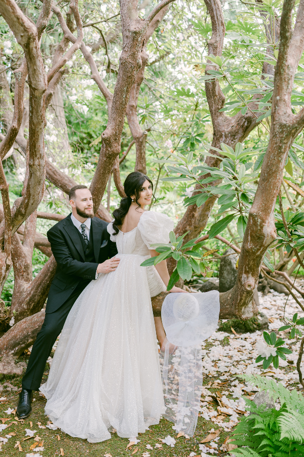 bride-white-wedding-dress-groom-engagement-castle-garden4