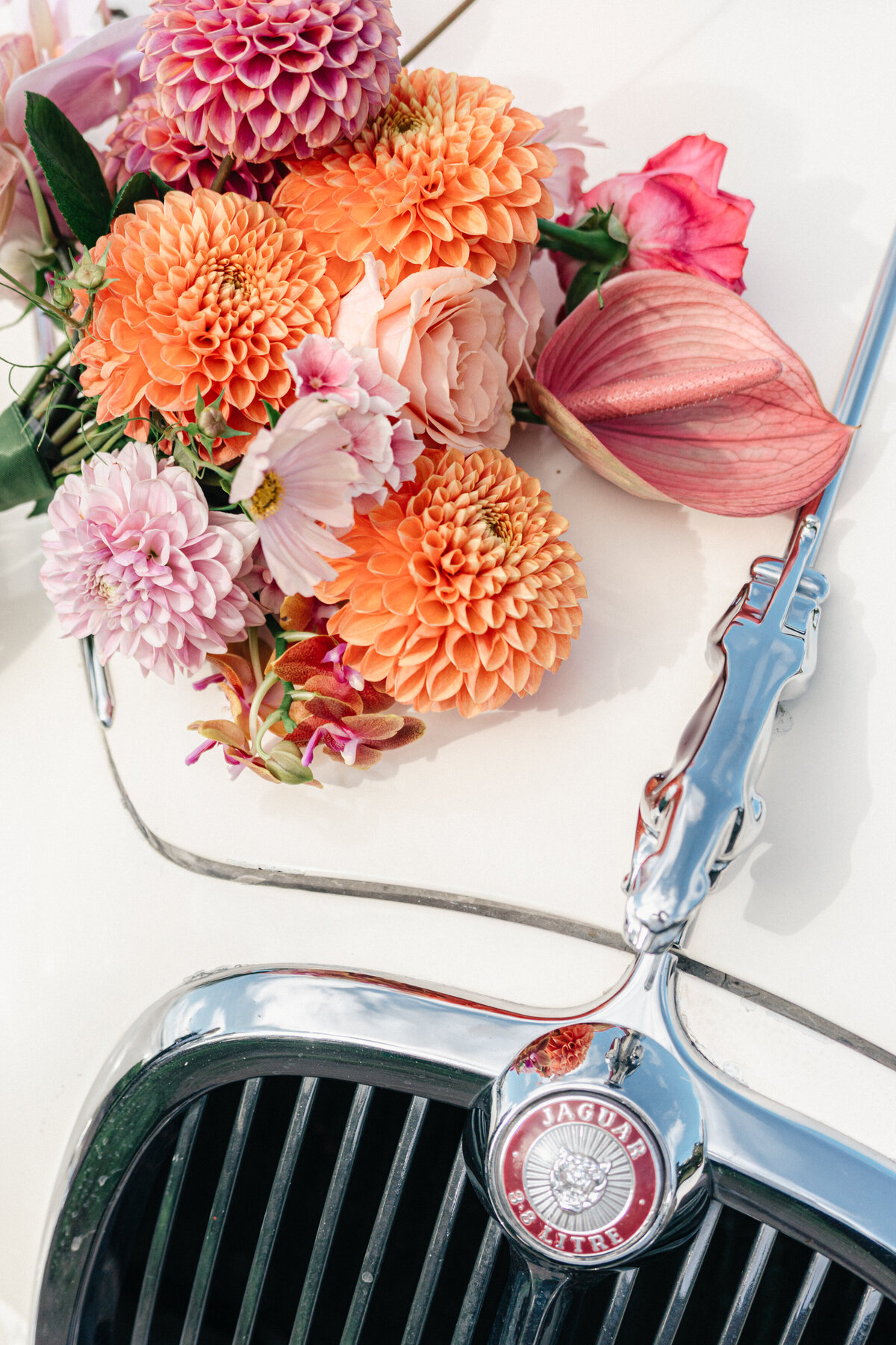 pyry-kantonen-032-most-beautiful-wedding-bouquet-and-car