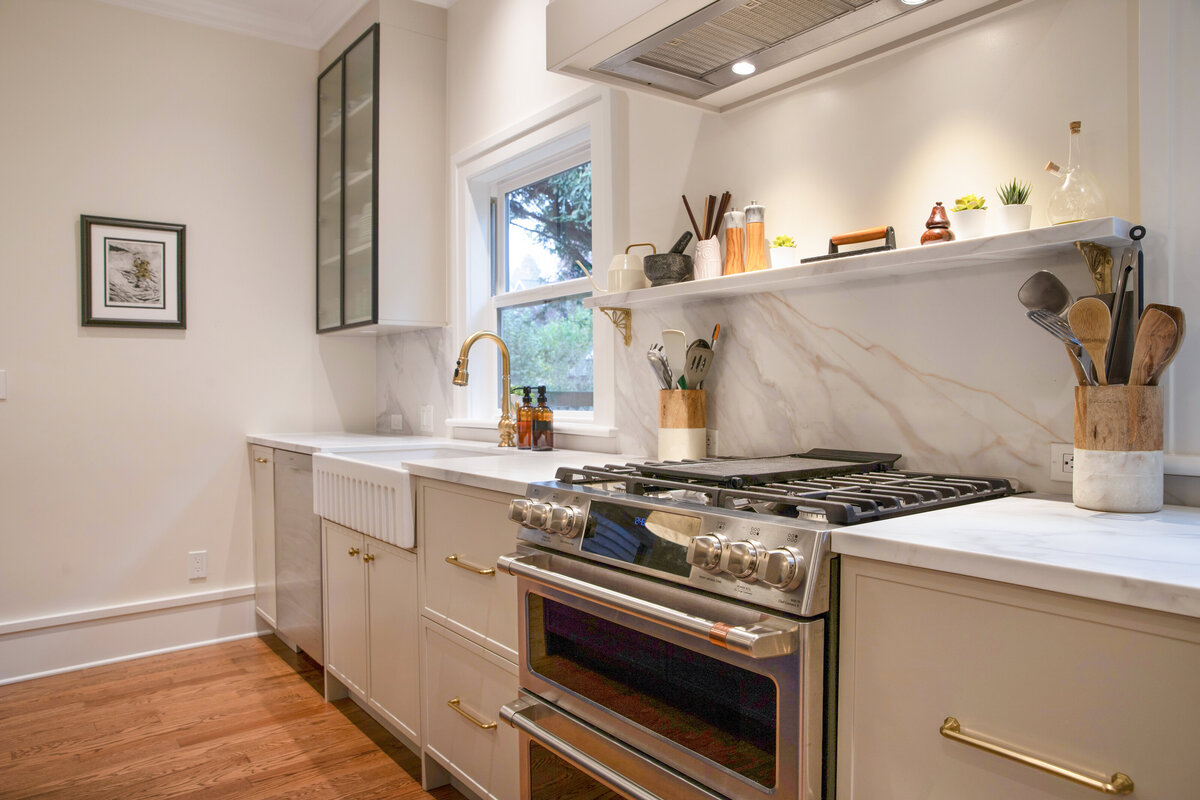 Kitchen oven