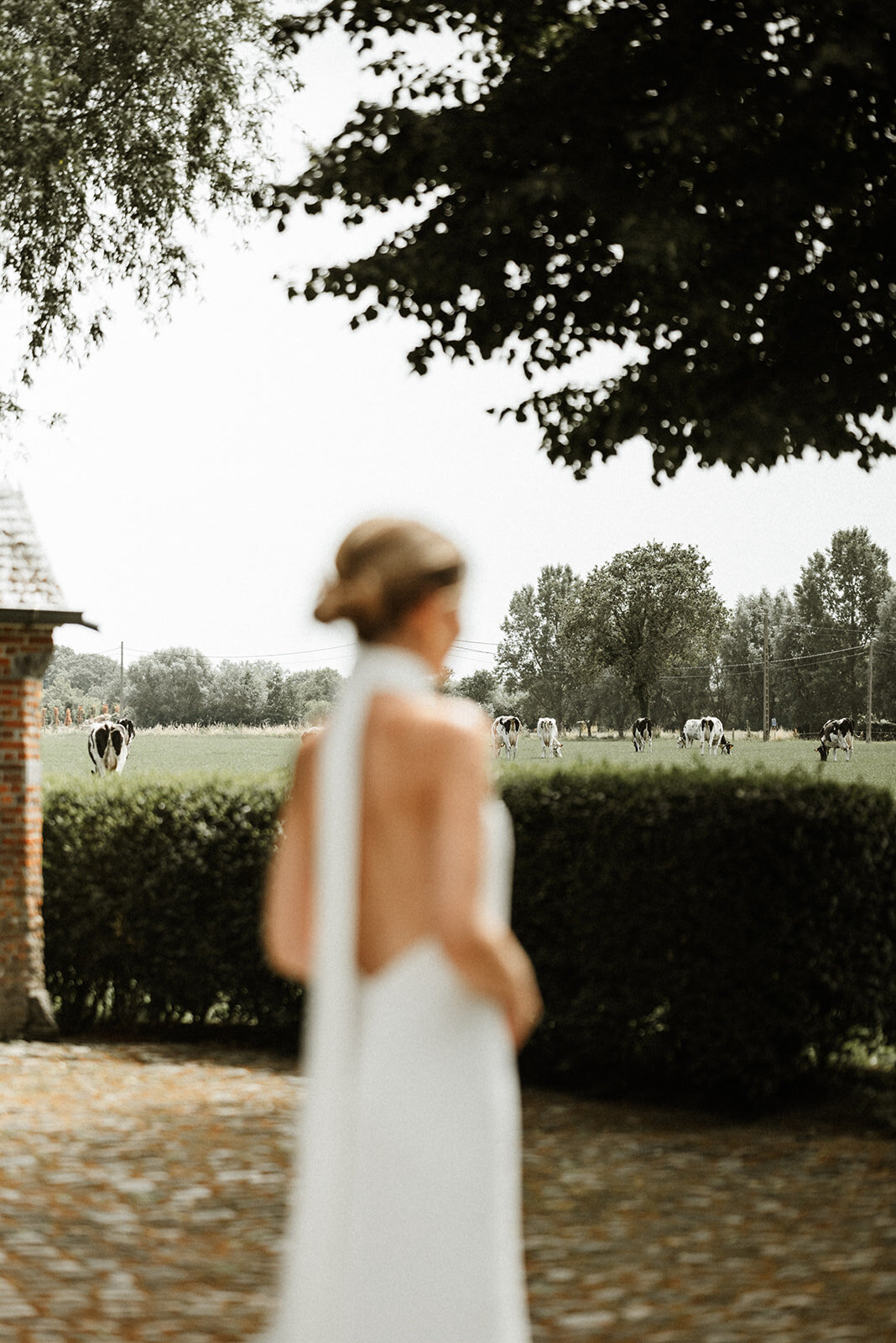 Herentals, salon weddings, moody, authentiek, alternatief trouwen,bruid, 2026, elopent, intiem, spontaan, tijdloos, trouwfotograaf, antwerpen - klaarmaken & first look-198