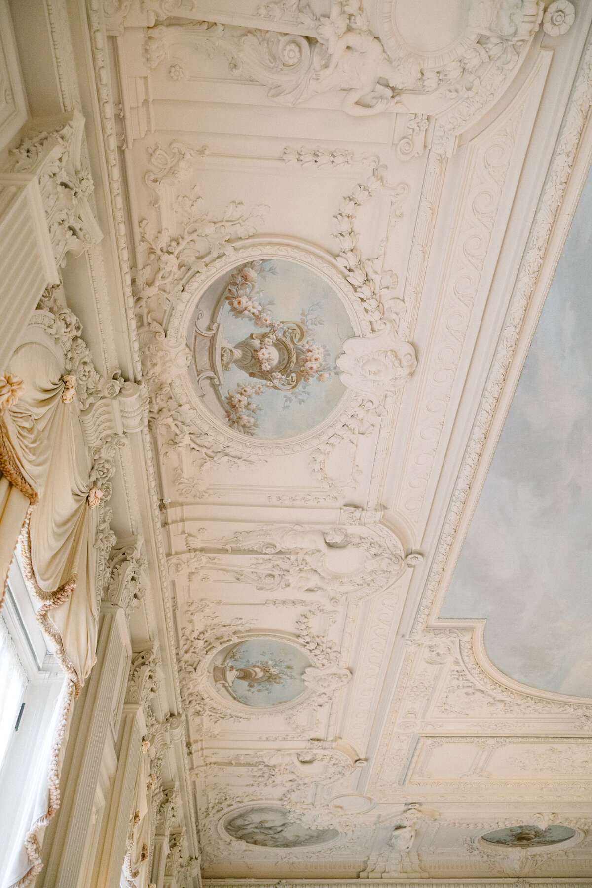 gilded age ceiling designs  table settings in ballroom of rosecliff mansion in newport rhode island