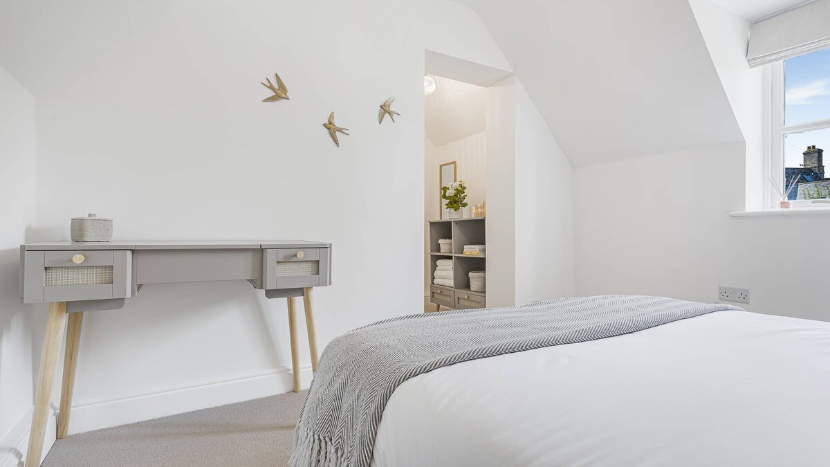 The Retreat: Luxury 2 Bedroom Cottage