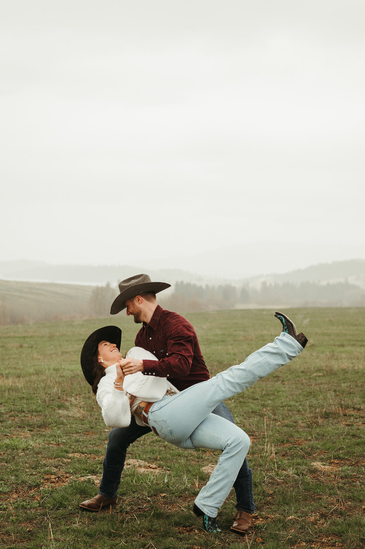 presley-gray-photo-montana-western-style-engagement-3497