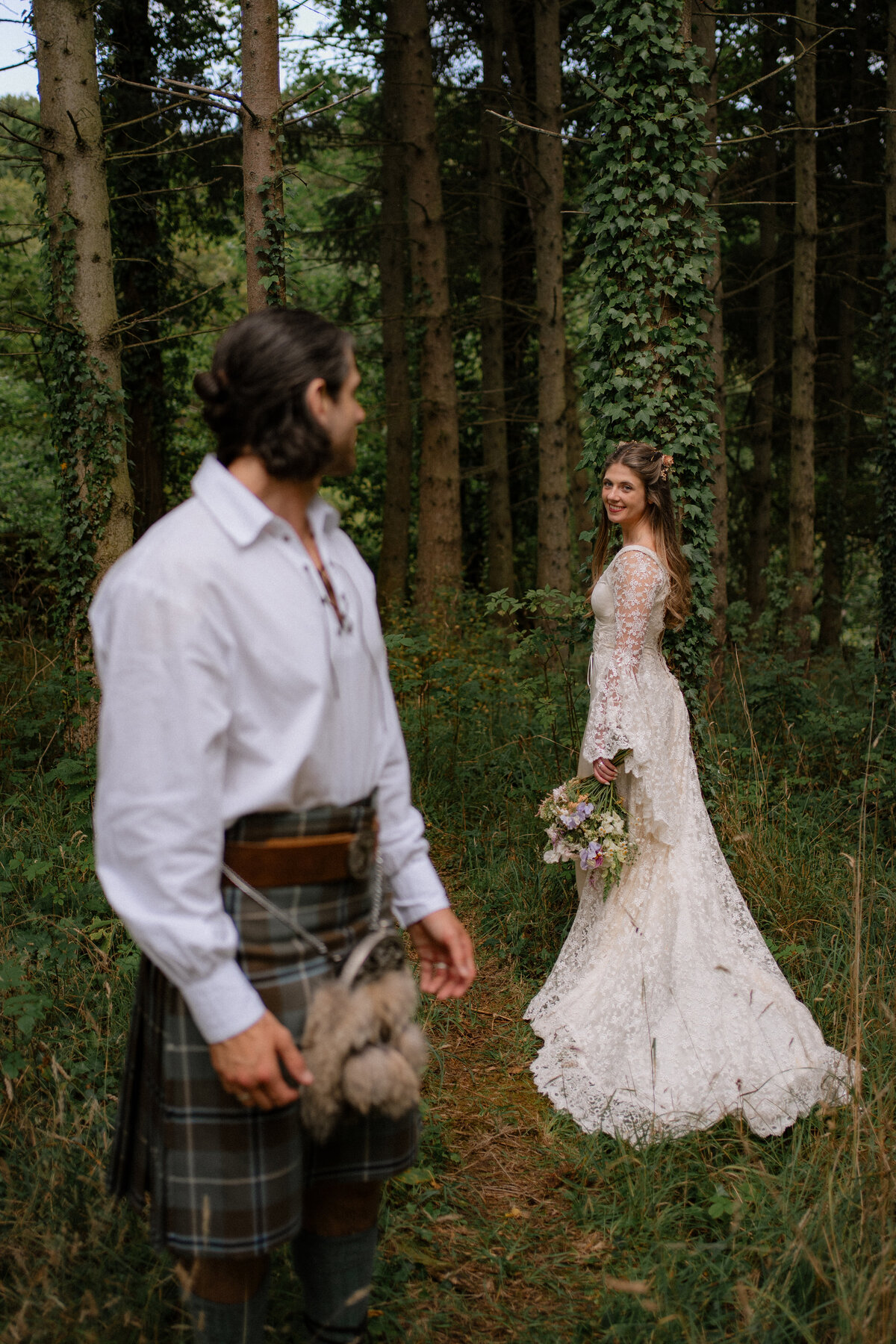 caitlin-and-mike_ruthven-wedding-scotland_elee-smith-photo-27