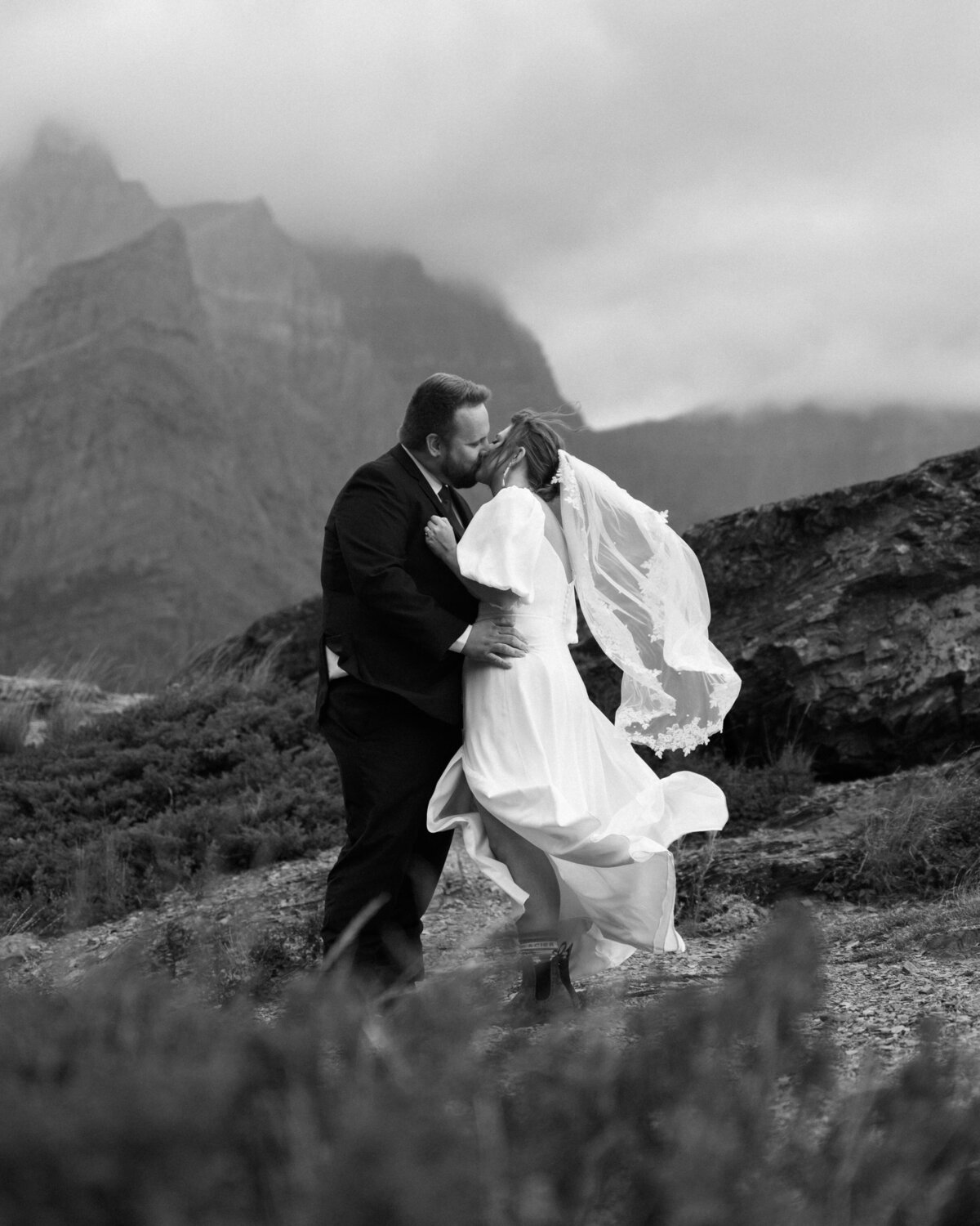 glacier_national_park_montana_elopement_wedding_photographer_01