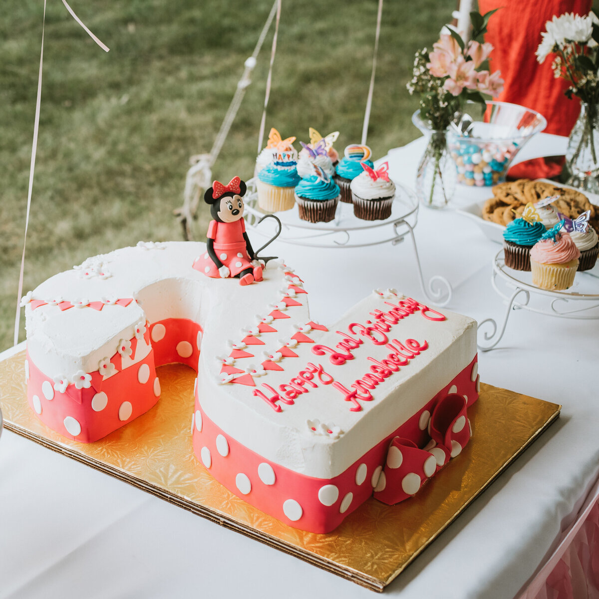 backyard-minnie-mouse-cake-and-decor_0074