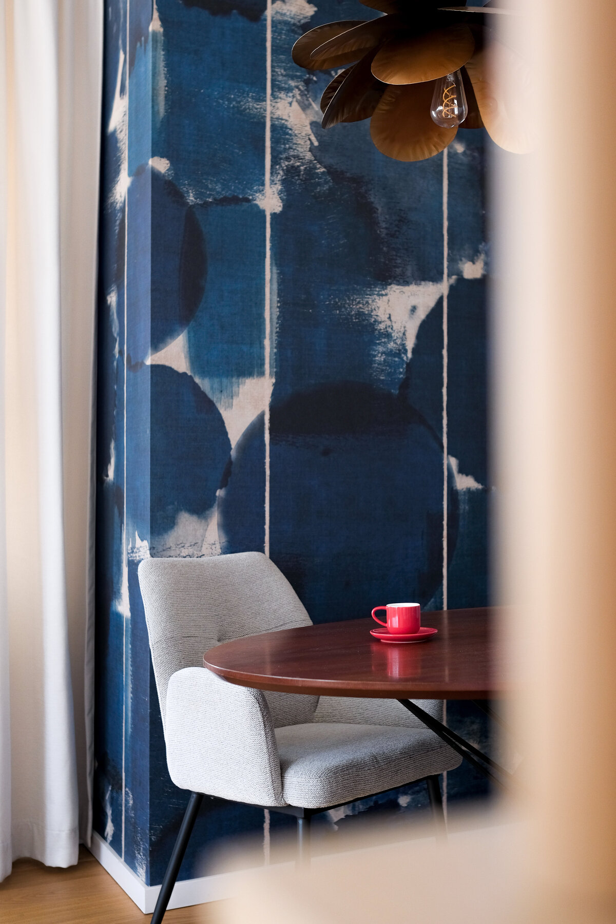 studio_saudade_frêne_coin_repas_cosy_fauteuil