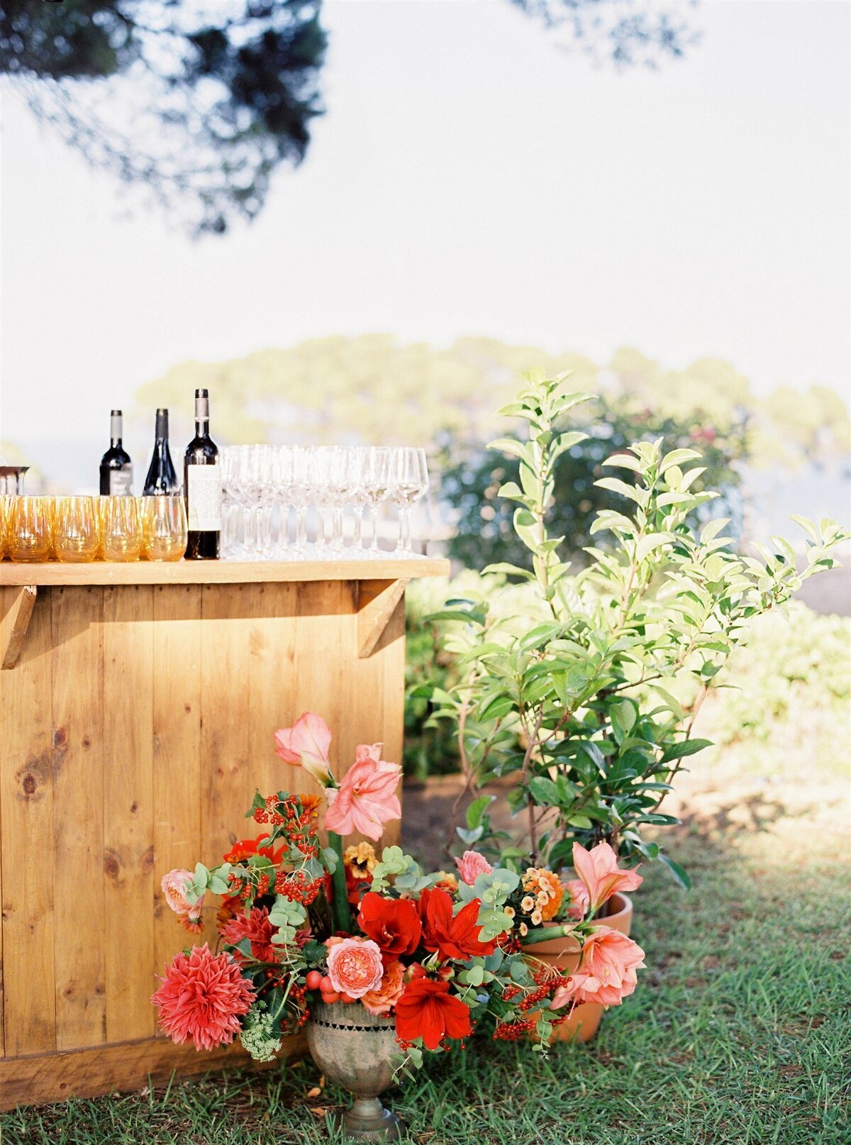 Outdoor cocktail, nature theme, fresh flowers