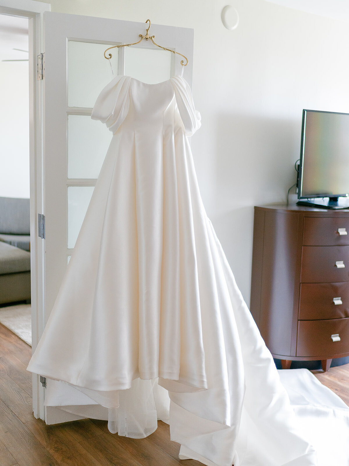 charleston-wedding-photographer-planters-inn-wedding-getting-ready-details4
