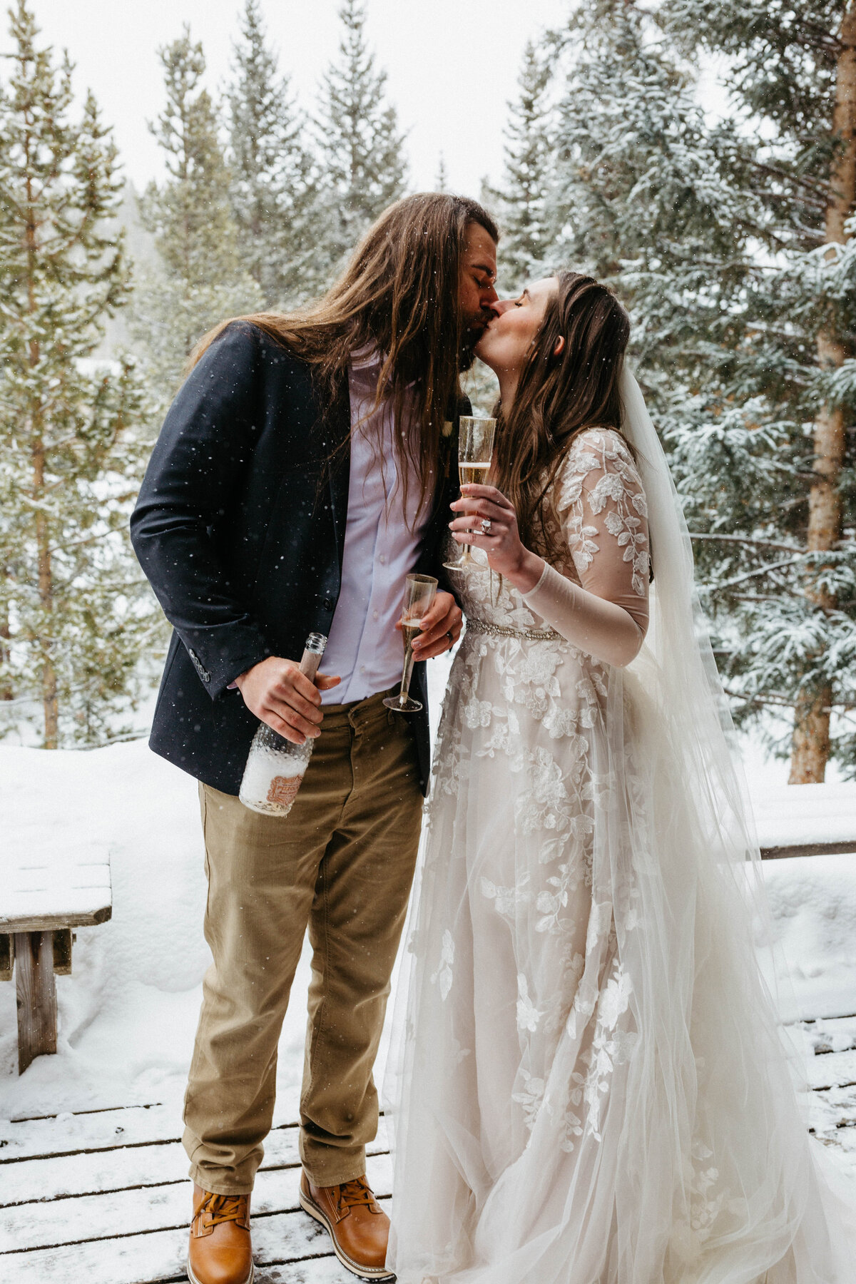 kissing-bride-and-groom